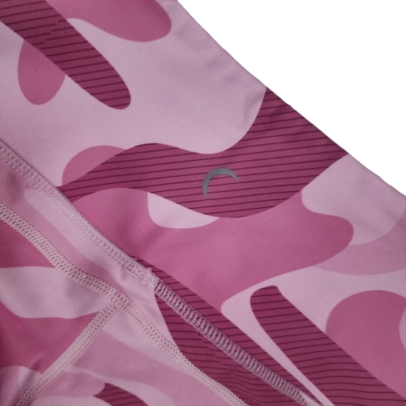 Zyia Active Pink Camo Pocket Hi-Rise Light N Tight Capris 20' Leggings Size 2. - Picture 7 of 8